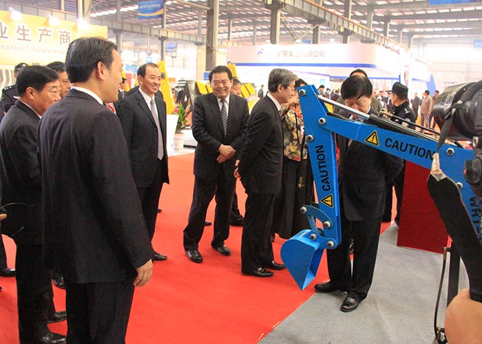 主辦方領導在沃爾華展會前 主辦方領導在沃爾華展會前